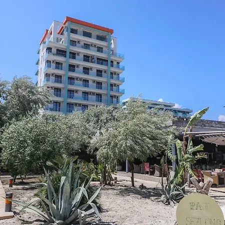 Marina 13 Summerland